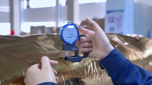 Apakah punca dan penyelesaian yang mungkin untuk masalah yang mungkin berlaku semasa penggunaan filem laminating panas?